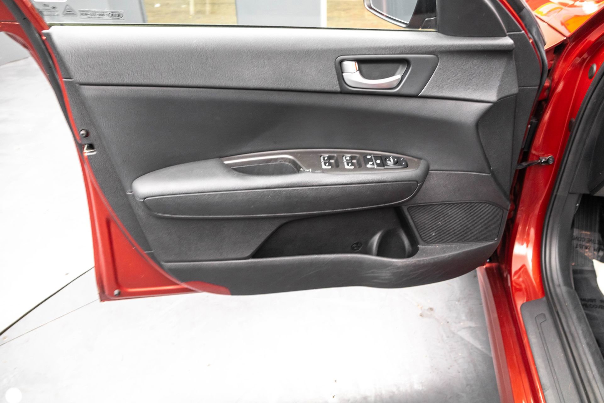 Used 2018 Kia Optima S image 27