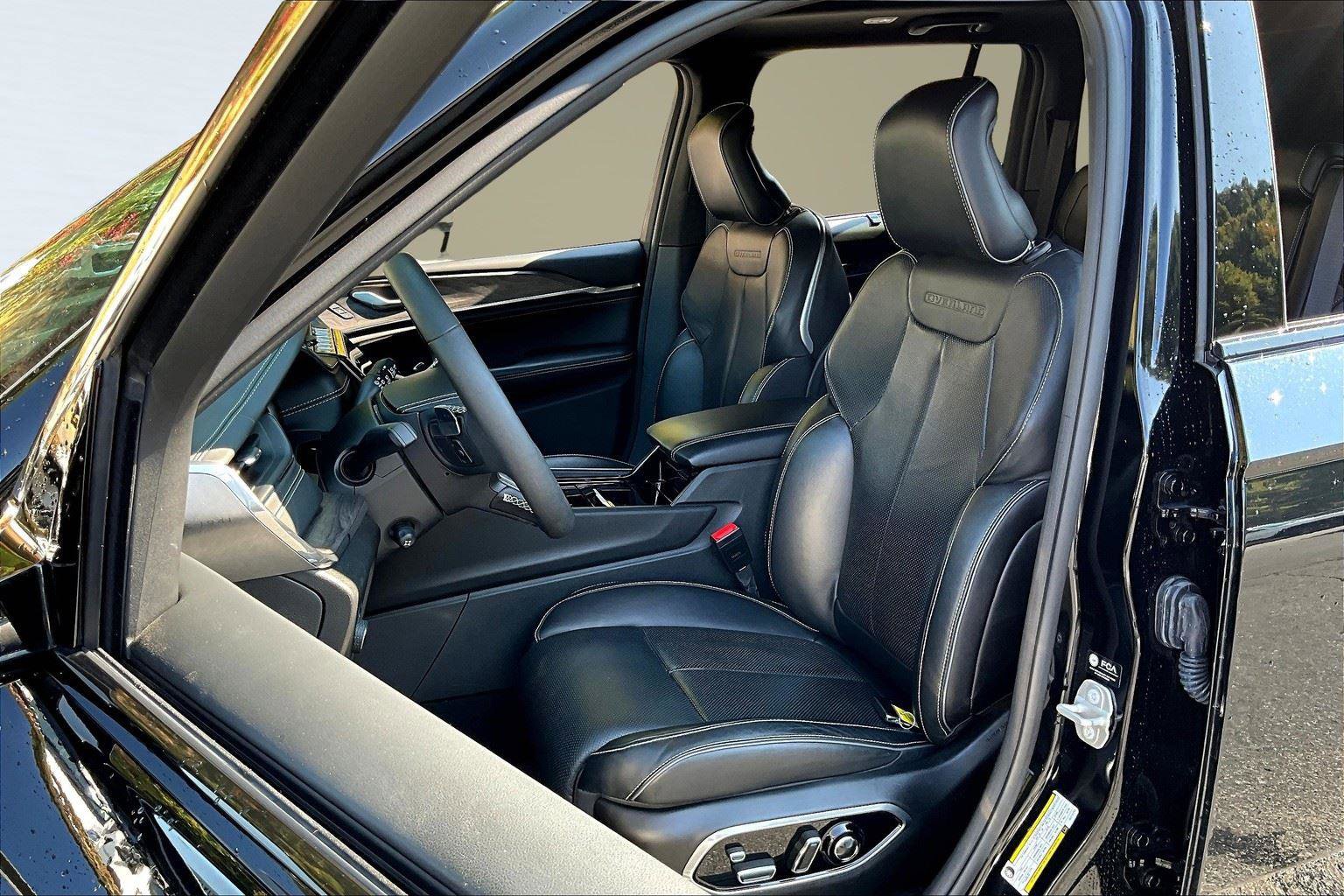 Used 2024 Jeep Grand Cherokee Overland w/ Luxury Tech Group IV image 26