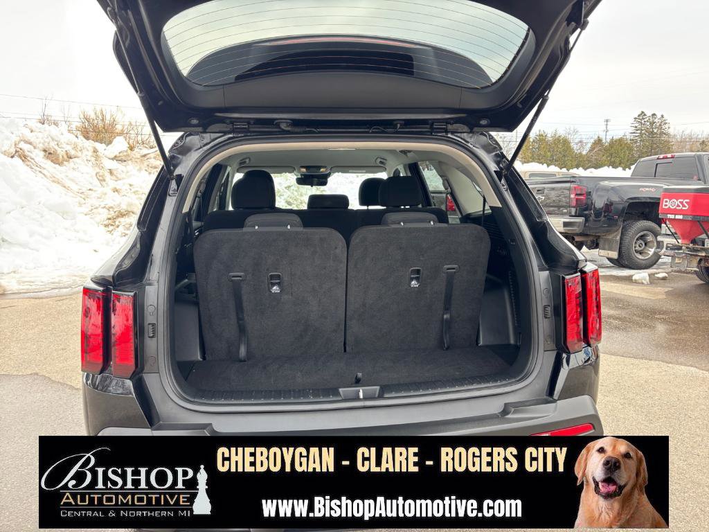 Used 2023 Kia Sorento LX image 30