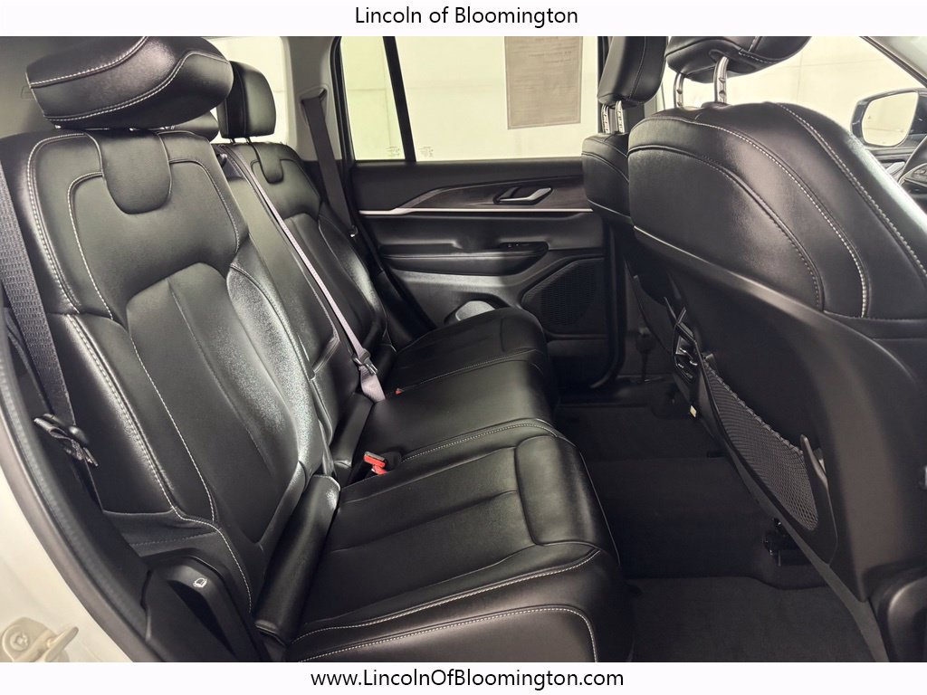 Used 2023 Jeep Grand Cherokee Limited AWD/4WD image 11