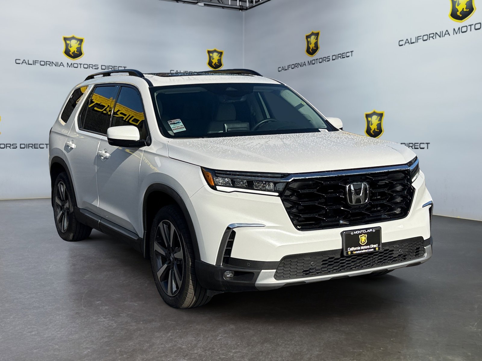 Used 2025 Honda Pilot Touring image 4