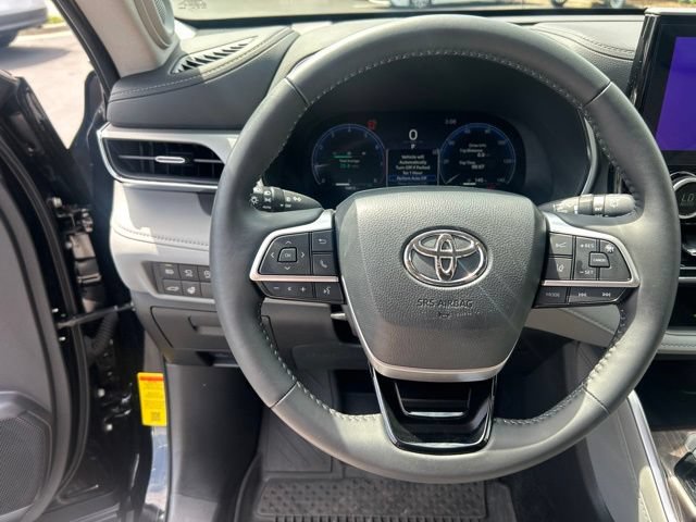 Used 2025 Toyota Highlander Platinum AWD/4WD image 19