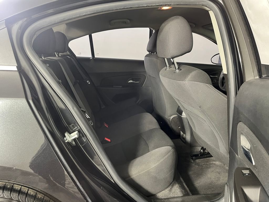 Used 2015 Chevrolet Cruze LT w/ Technology Package image 28