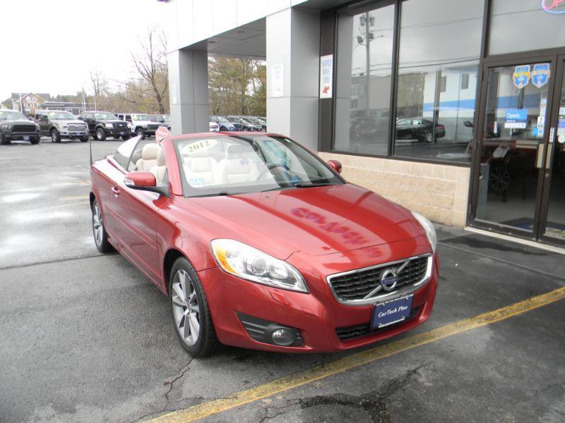 Used 2012 Volvo C70 T5 w/ Climate Pkg FWD image 2