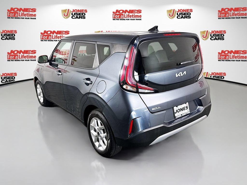Used 2023 Kia Soul LX w/ LX Technology Package FWD image 2