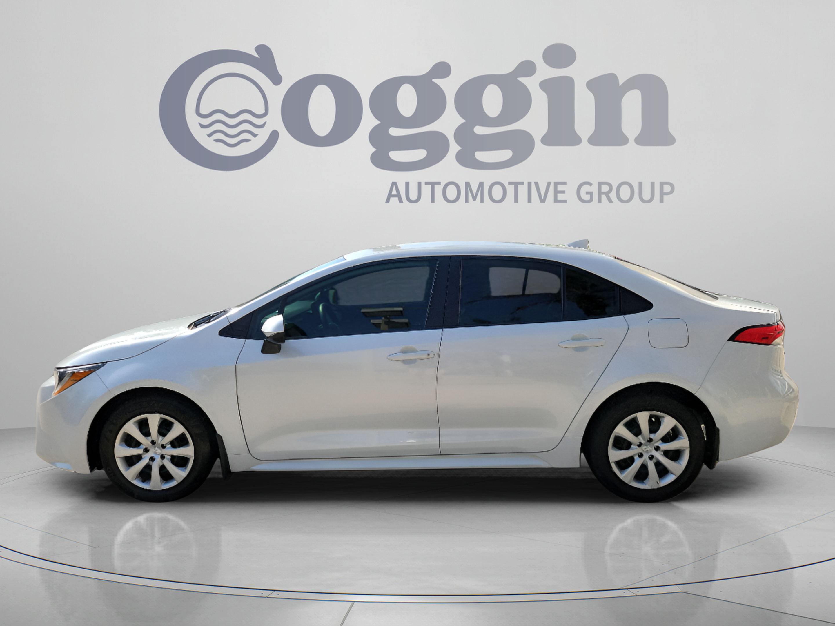 Used 2024 Toyota Corolla LE FWD image 3