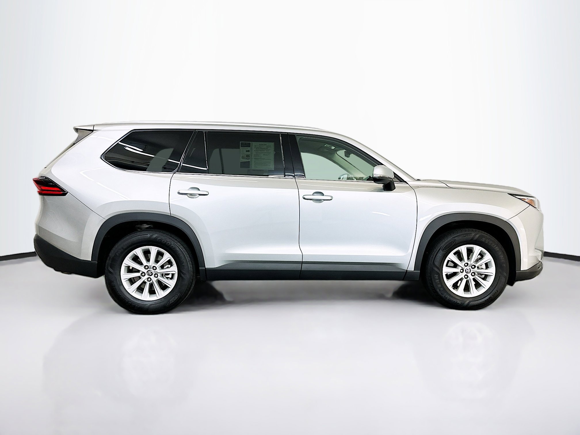 Used 2025 Toyota Grand Highlander XLE image 10