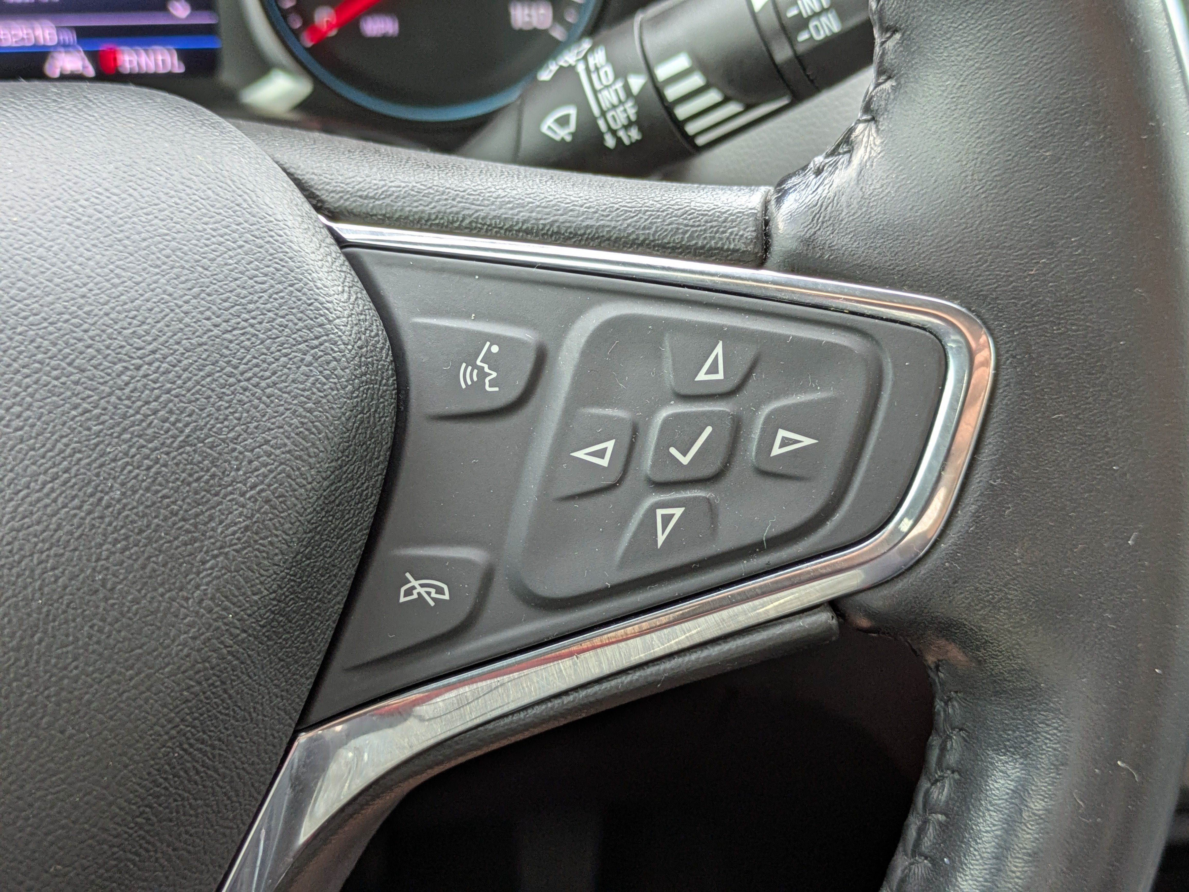 Used 2020 Chevrolet Equinox LT FWD image 24