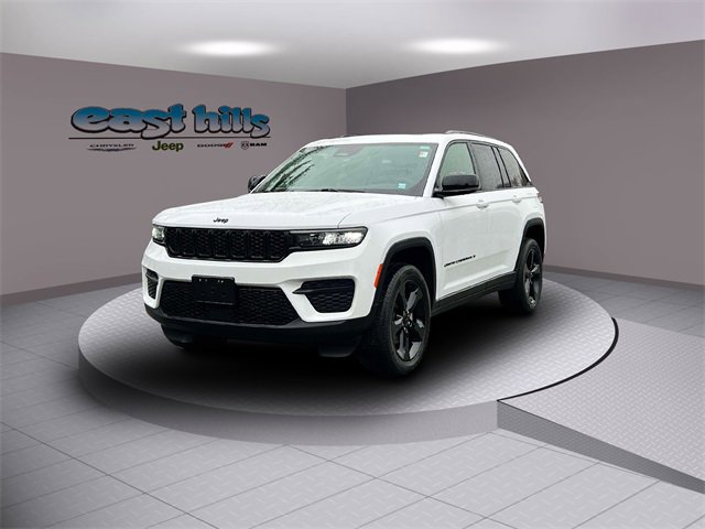 Certified 2023 Jeep Grand Cherokee Altitude image 3