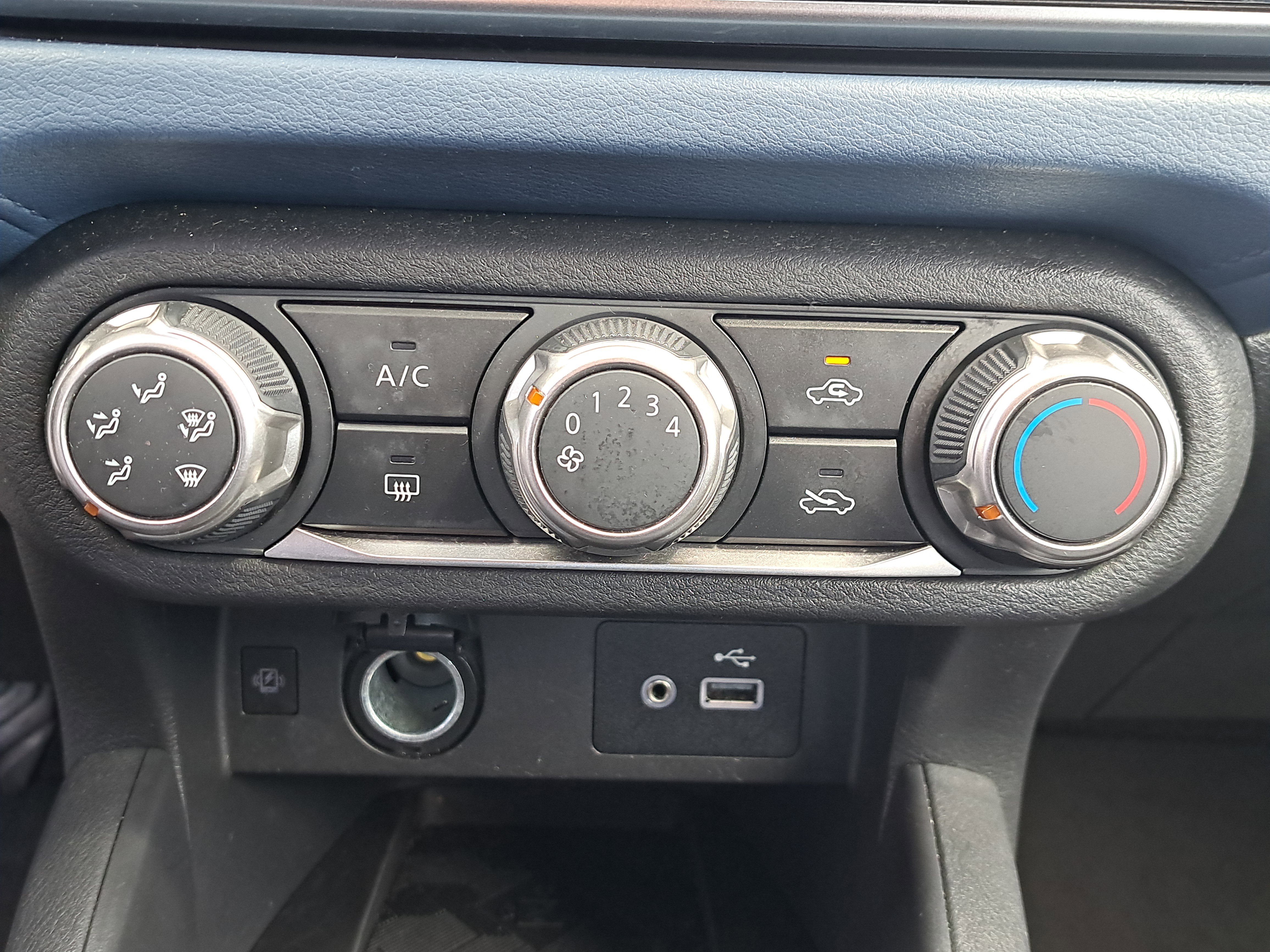 Used 2025 Nissan Versa SV image 26