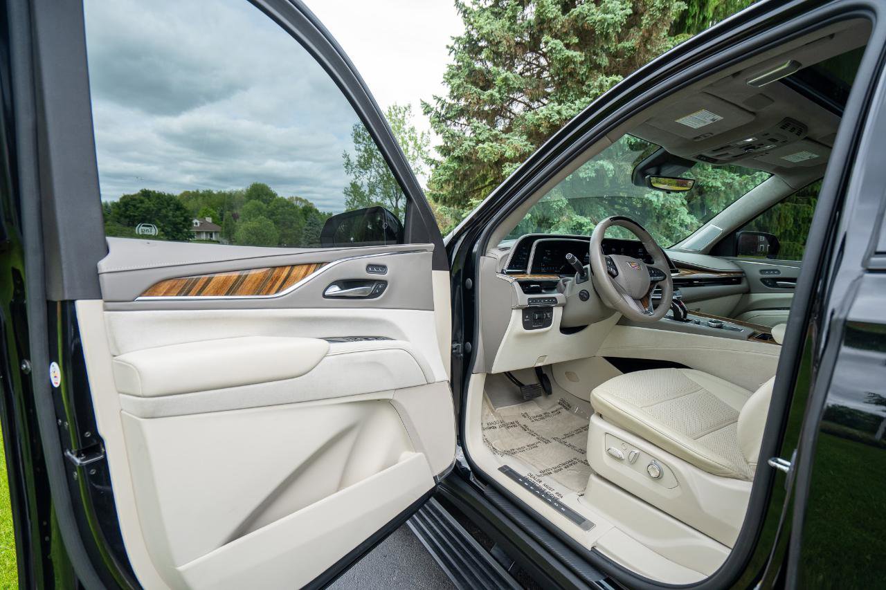 Used 2023 Cadillac Escalade ESV Sport Platinum AWD/4WD image 12