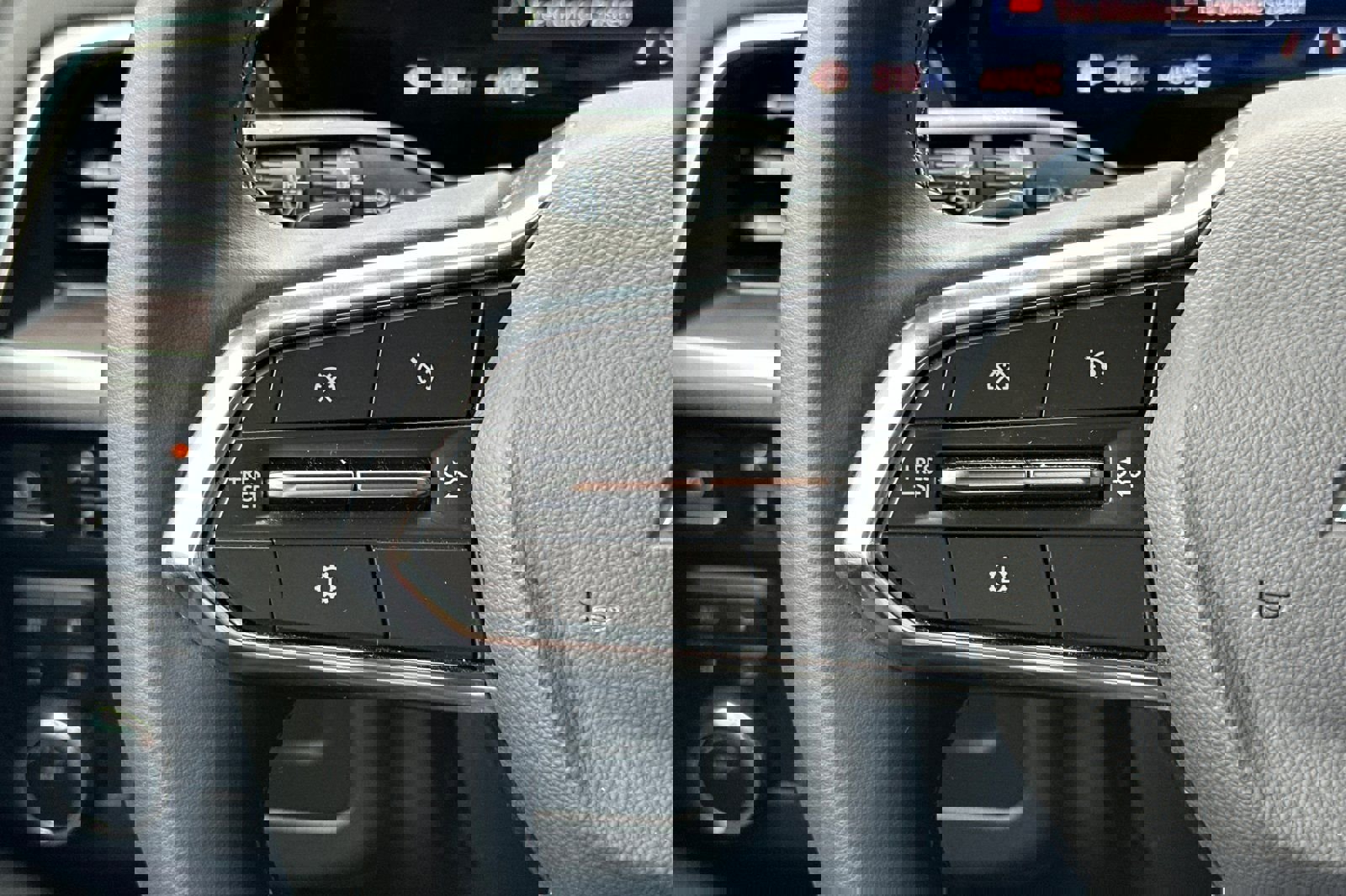 Used 2025 Chevrolet Tahoe LS image 29