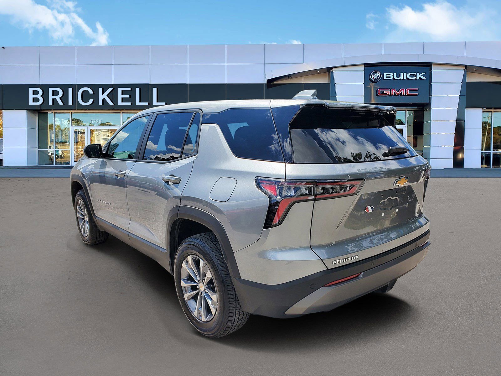 Used 2026 Chevrolet Equinox LT w/ Convenience Package II FWD image 4