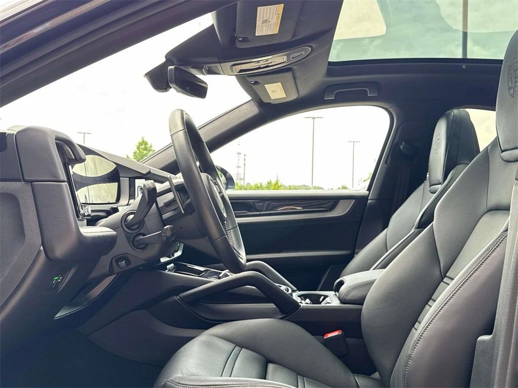 Certified 2025 Porsche Cayenne S image 14