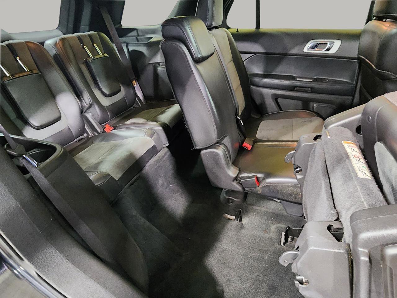 Used 2015 Ford Explorer XLT w/ Equipment Group 202B FWD image 25