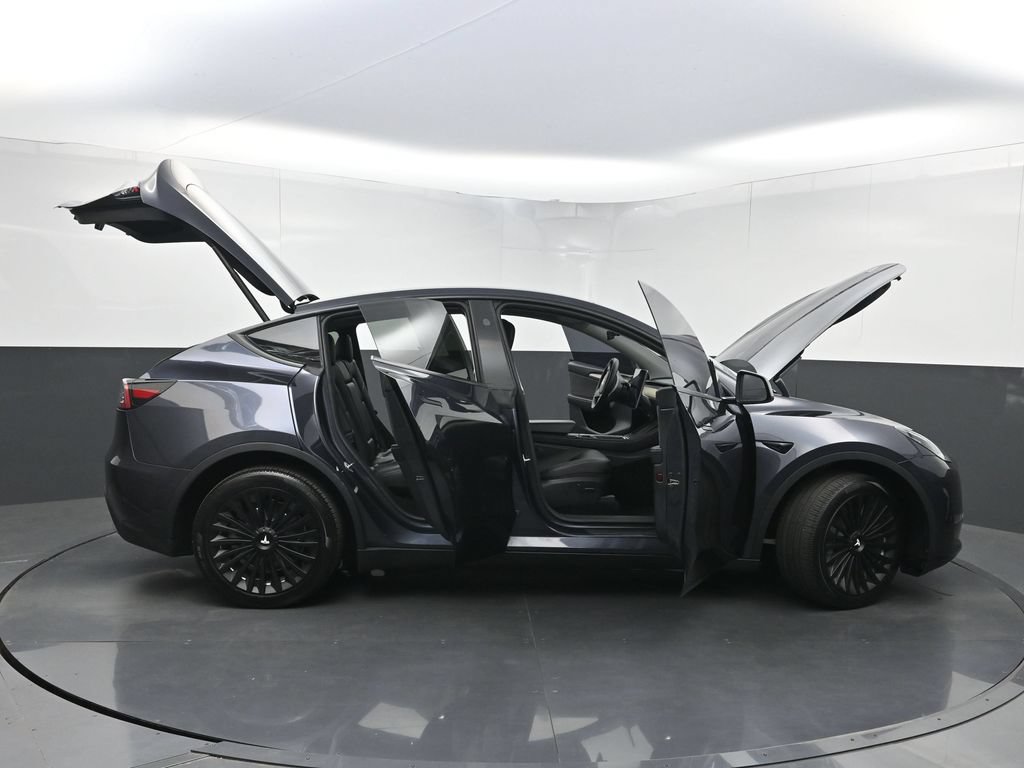 Used 2024 Tesla Model Y Long Range AWD/4WD image 34