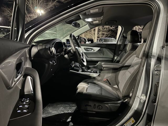 Used 2025 Chevrolet Blazer LT FWD image 12