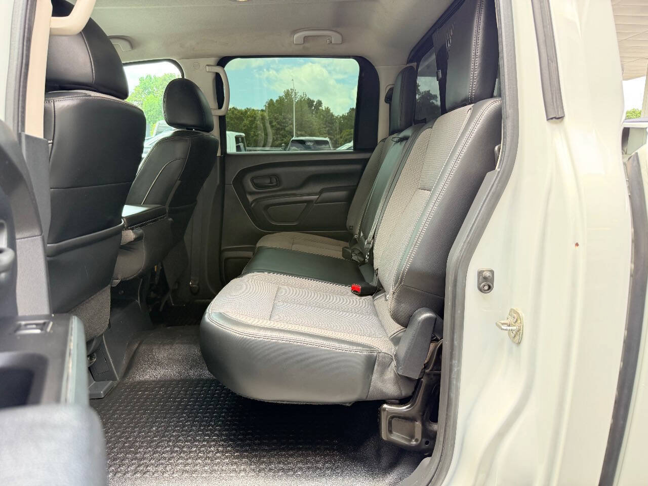Used 2017 Nissan Titan S AWD/4WD image 25