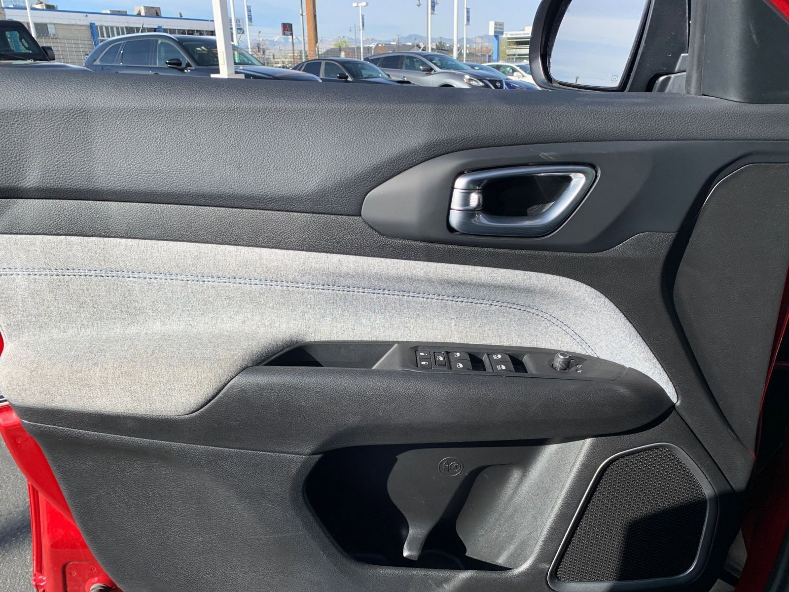 Used 2025 Jeep Compass Latitude image 18