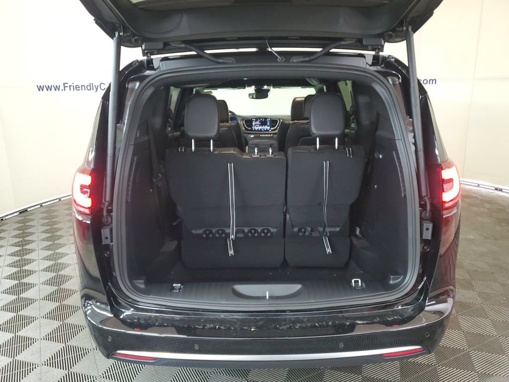 New 2027 Chrysler Pacifica Select FWD image 26