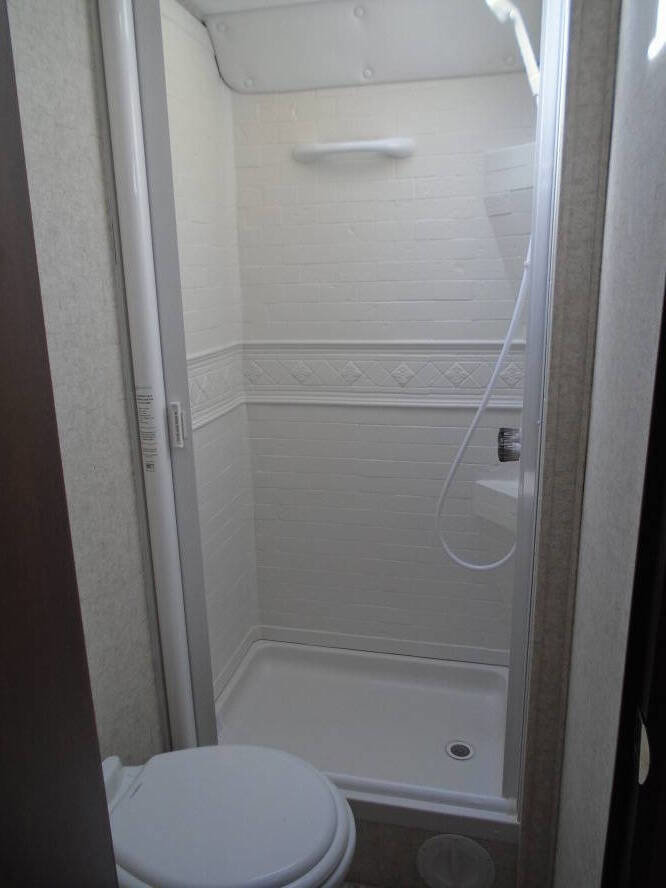 Used 2019 Chevrolet Express 4500 w/ RV Package RWD image 21