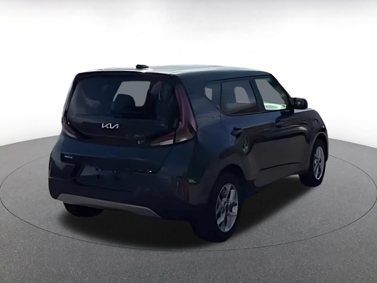 Used 2025 Kia Soul LX w/ LX Technology Package FWD image 16