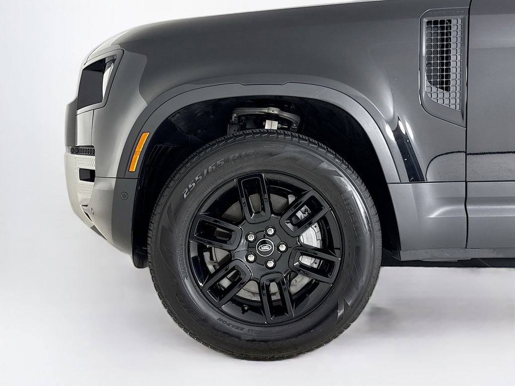 Used 2025 Land Rover Defender 110 S image 28