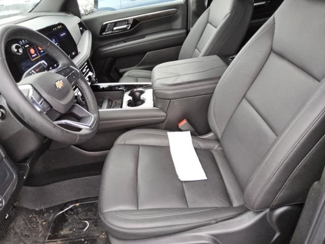 Used 2025 Chevrolet Suburban LT AWD/4WD image 3