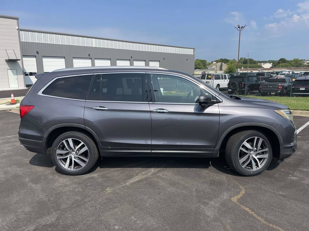 Used 2017 Honda Pilot Touring image 2
