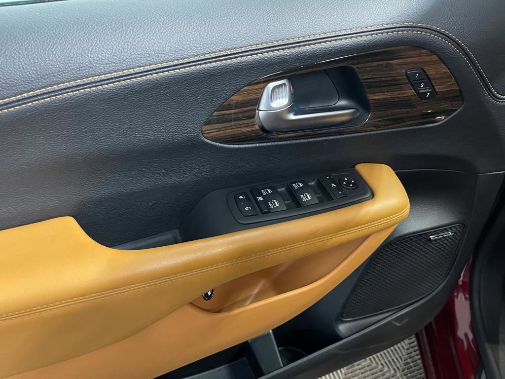 Used 2023 Chrysler Pacifica Pinnacle FWD image 33