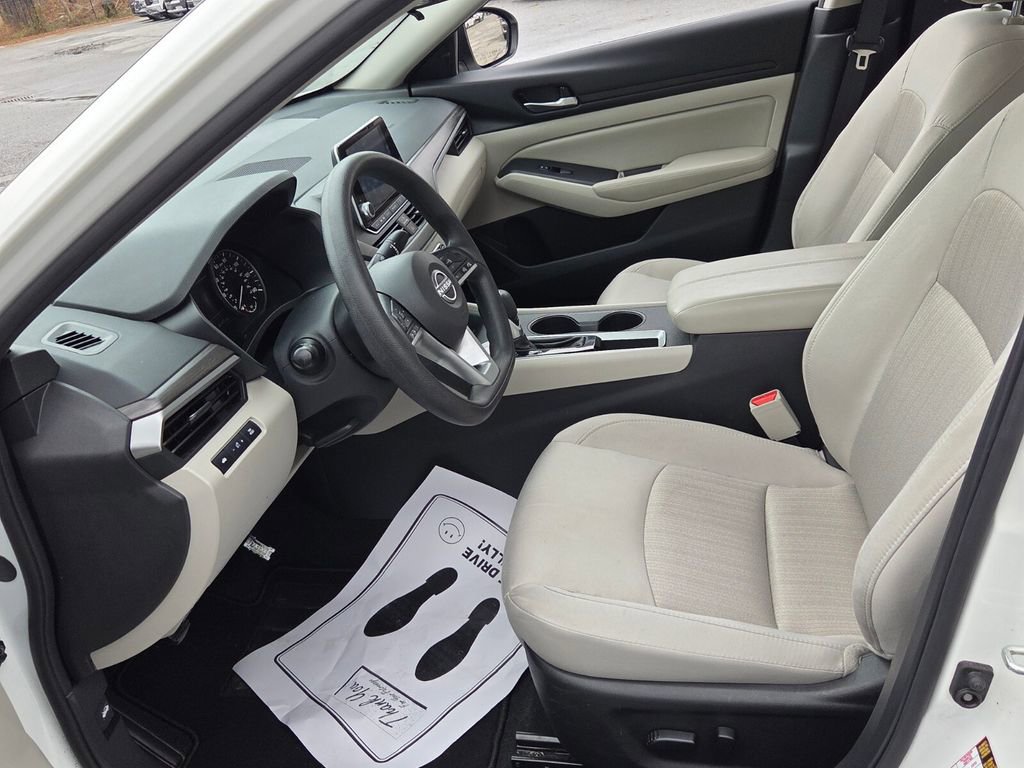 Used 2025 Nissan Altima 2.5 SV image 5
