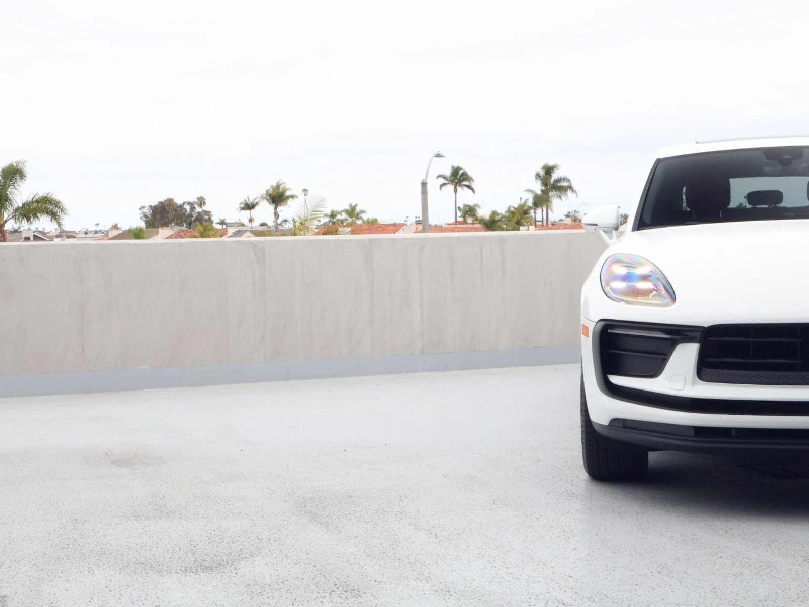 Certified 2025 Porsche Macan AWD/4WD image 12
