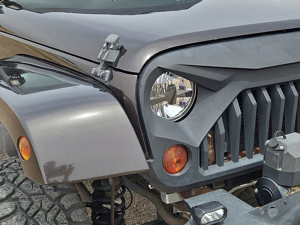 Used 2013 Jeep Wrangler Sahara w/ Connectivity Group AWD/4WD image 9