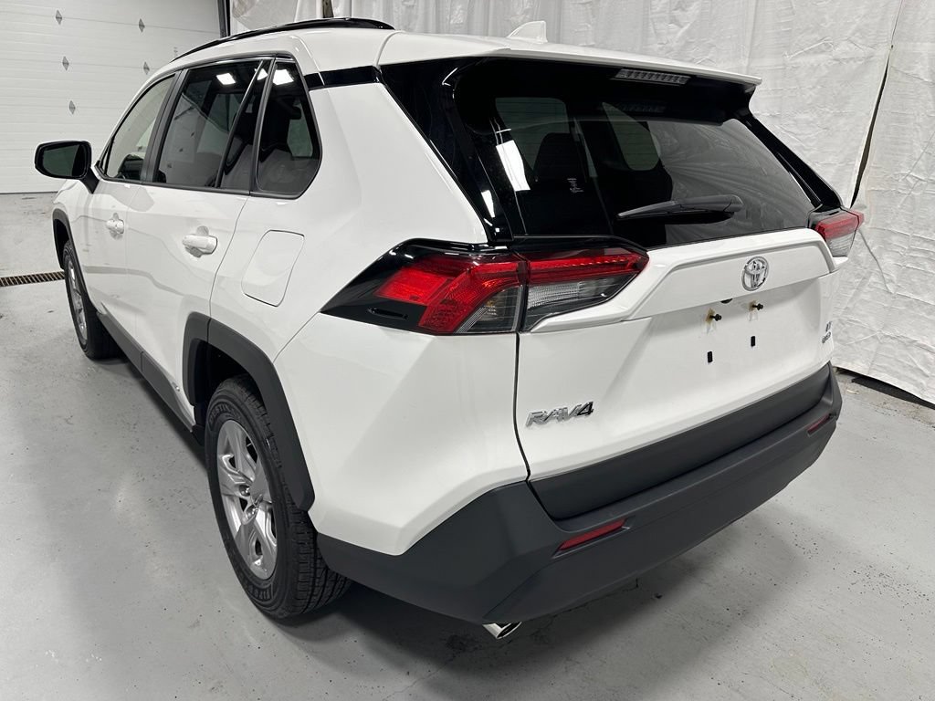 Used 2025 Toyota RAV4 LE AWD/4WD image 5