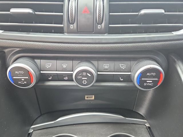 Used 2017 Alfa Romeo Giulia AWD w/ Sport Appearance Package image 25