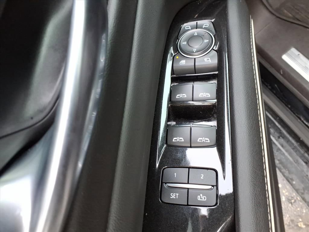 Used 2021 Cadillac Escalade Premium Luxury image 16