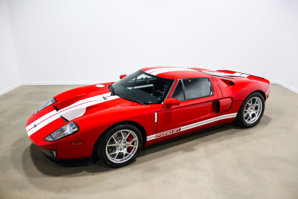 Used 2006 Ford GT RWD image 12