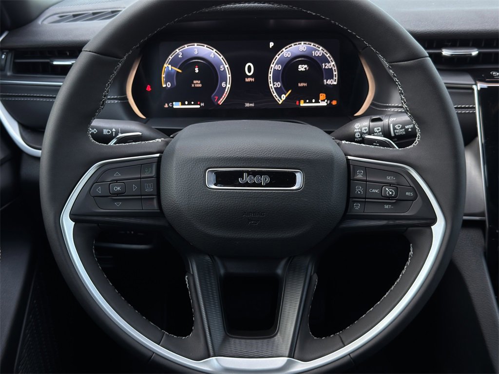 New 2025 Jeep Grand Cherokee Altitude image 12