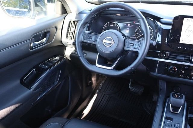 Certified 2025 Nissan Pathfinder SL w/ Cargo Package AWD/4WD image 27