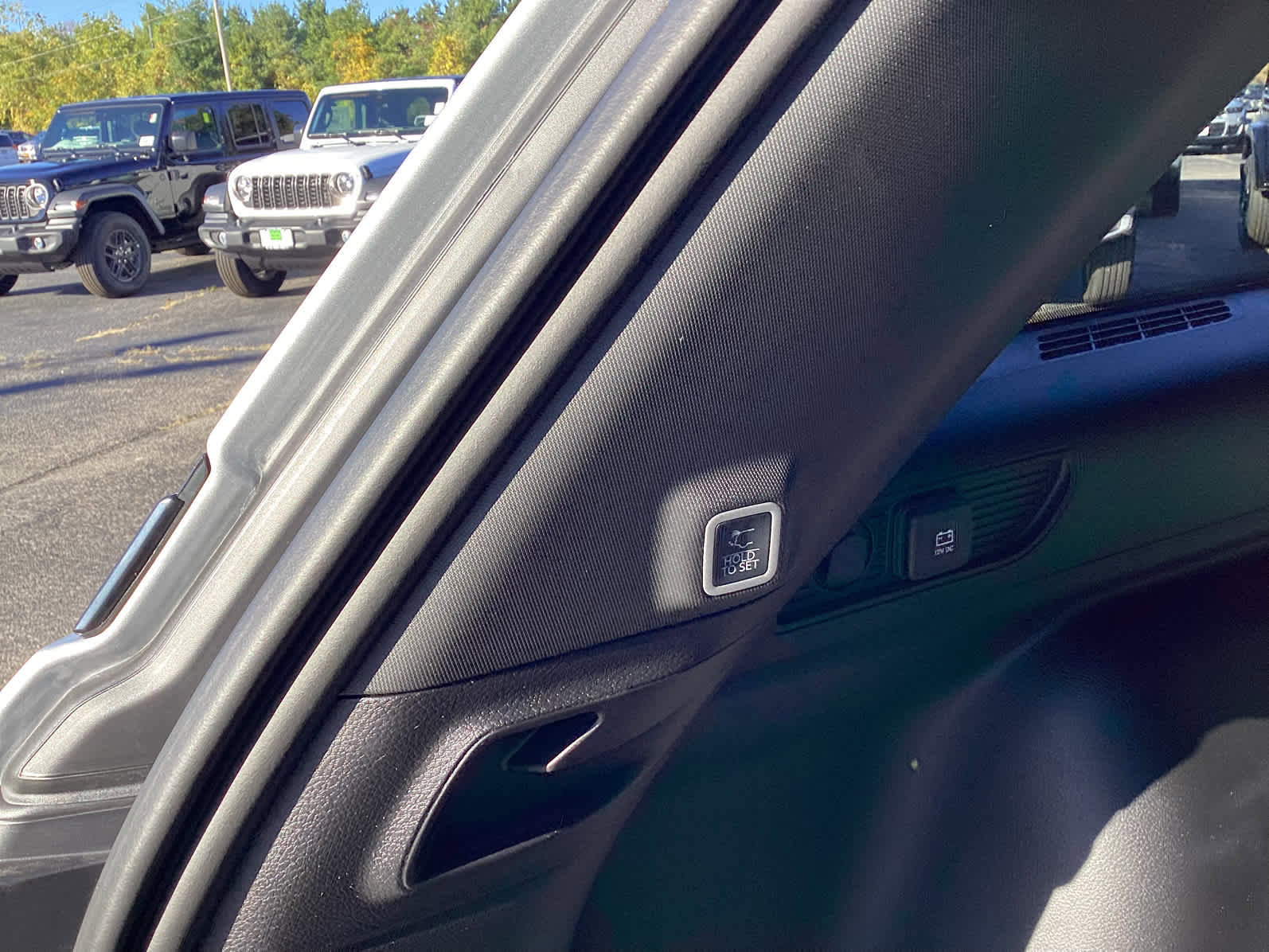 New 2025 Jeep Grand Cherokee Laredo X w/ Luxury Tech Group I image 11