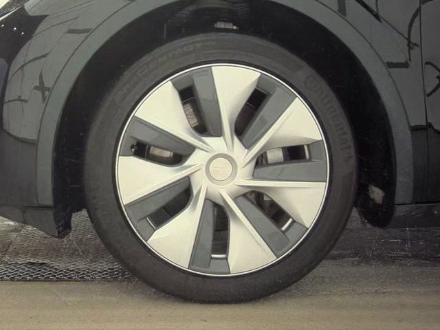 Used 2023 Tesla Model Y Long Range image 20