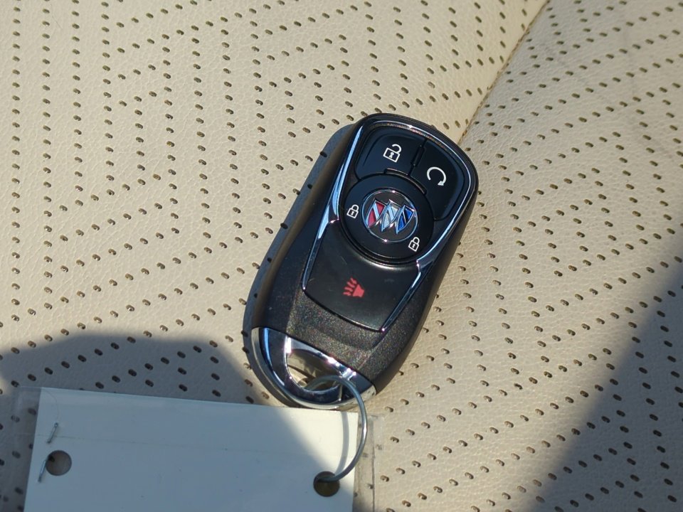 Used 2020 Buick Encore GX Essence w/ Experience Buick Package image 30