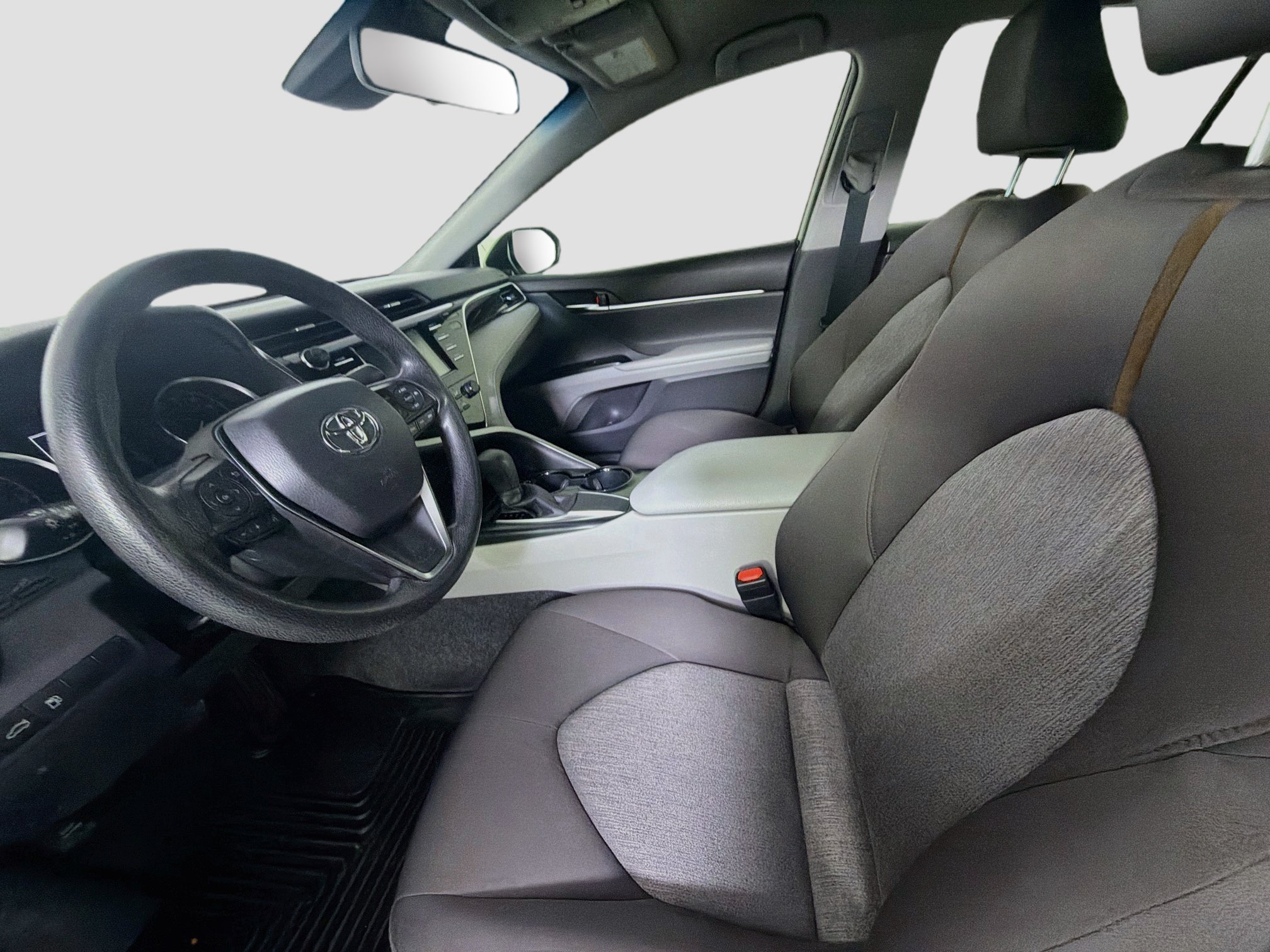 Used 2018 Toyota Camry LE FWD image 13