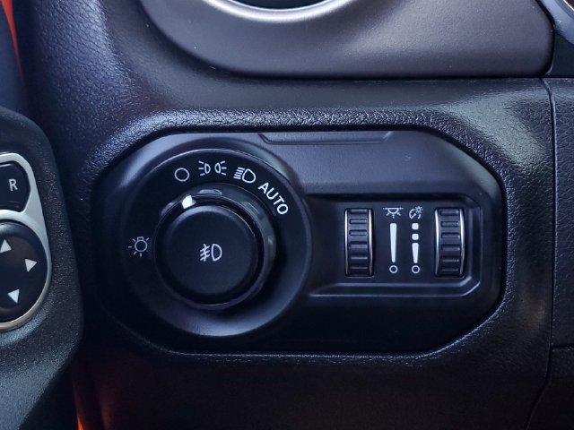 Certified 2018 Jeep Wrangler Unlimited Sport S AWD/4WD image 31