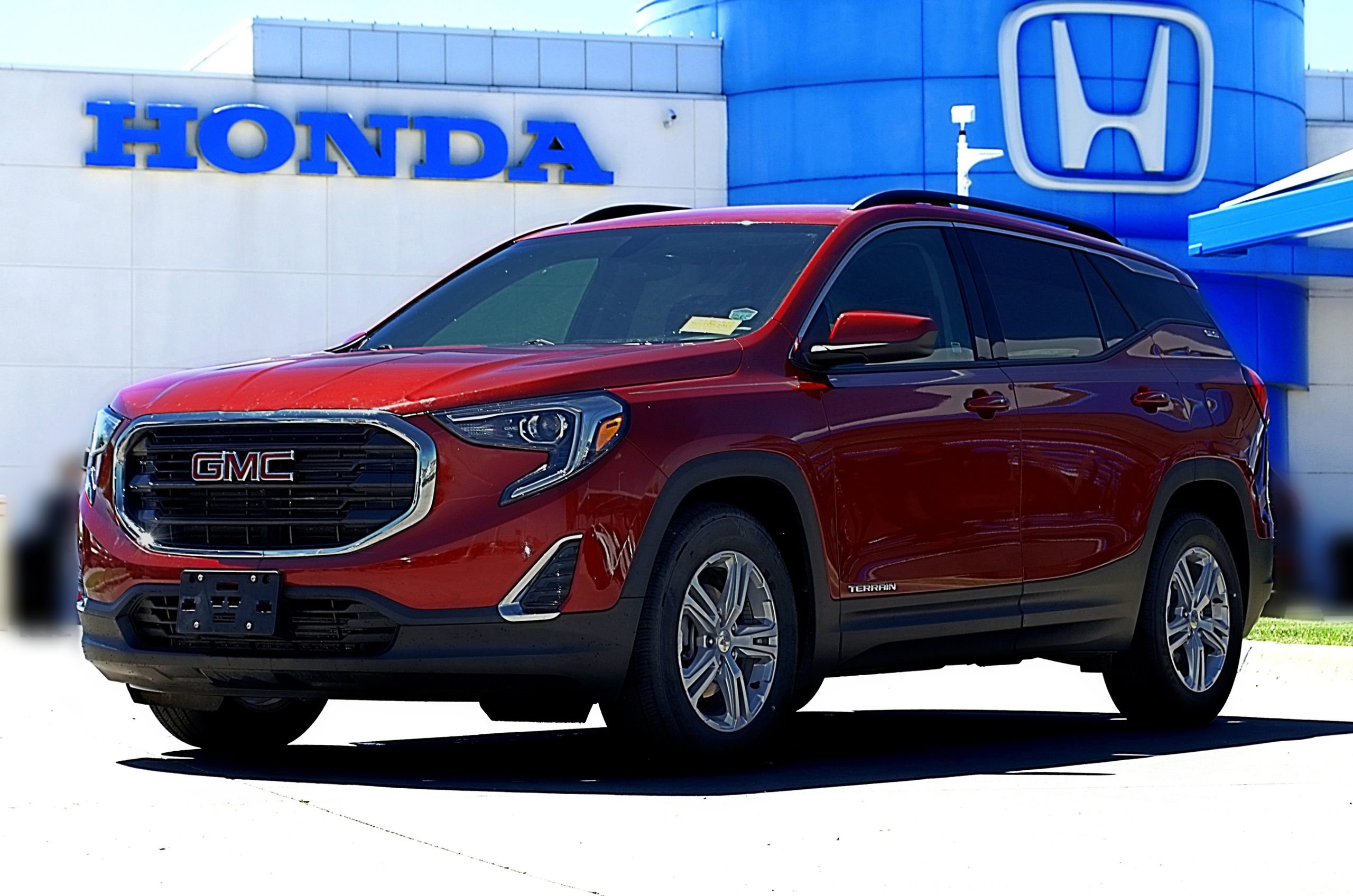 Used 2019 GMC Terrain SLE w/ Driver Convenience Package image 1