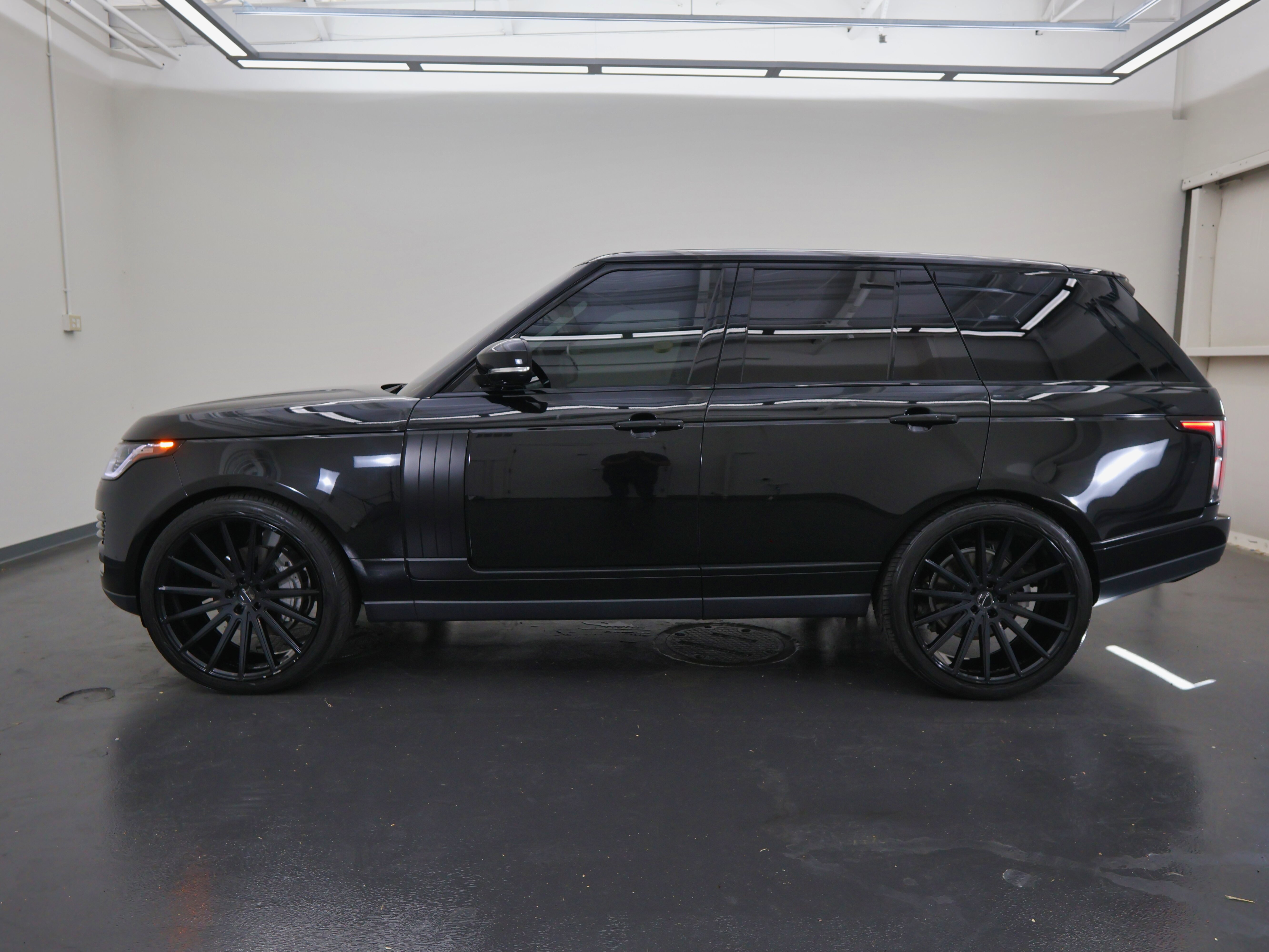 Used 2020 Land Rover Range Rover image 6