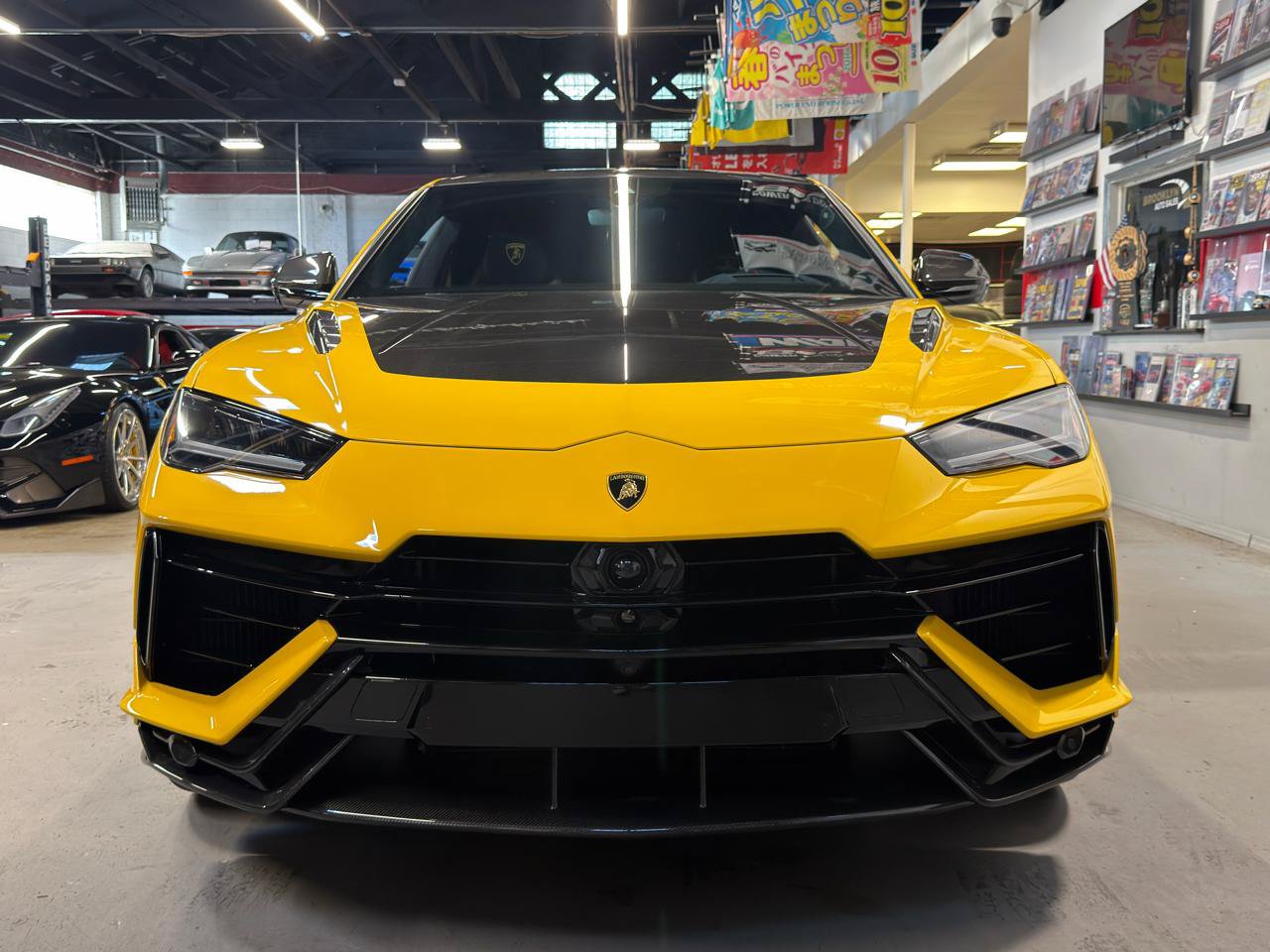 Used 2023 Lamborghini Urus Performante AWD/4WD image 2