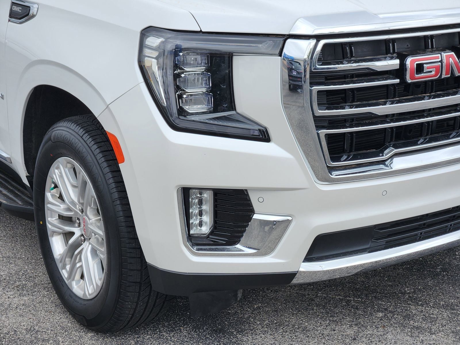Used 2024 GMC Yukon SLT AWD/4WD image 10