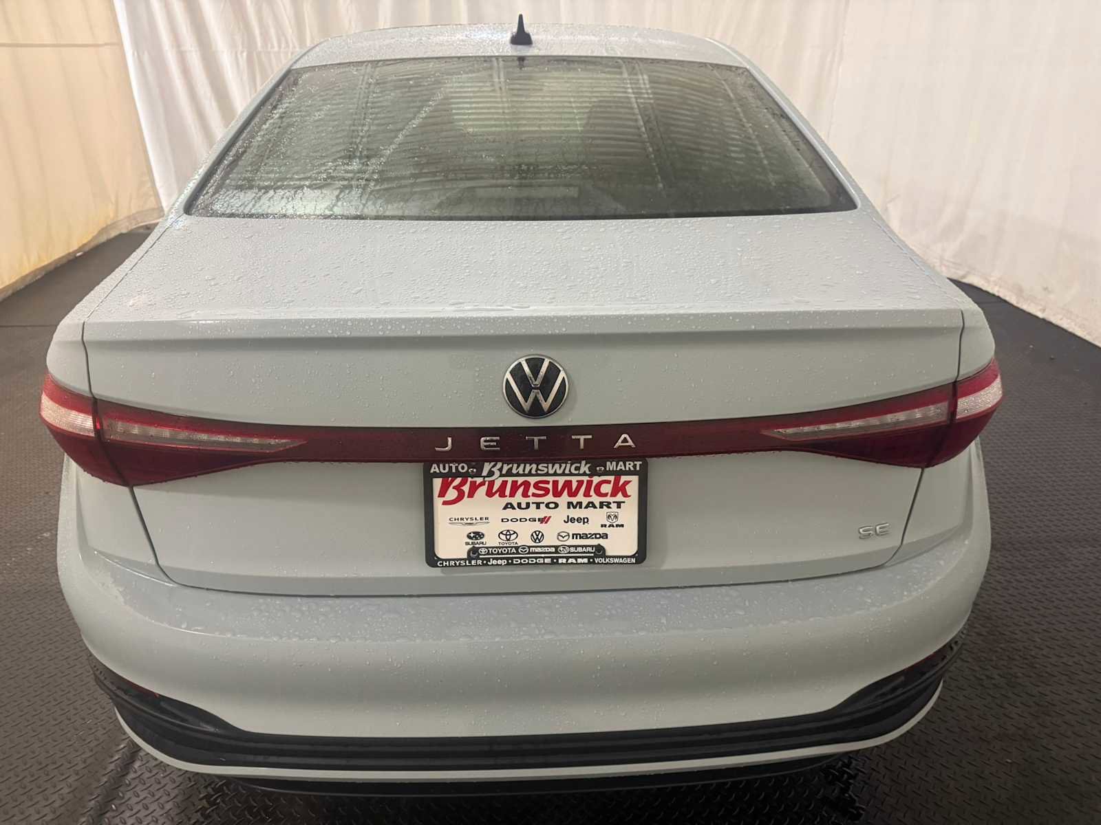 Certified 2025 Volkswagen Jetta SE w/ Sunroof Package image 16