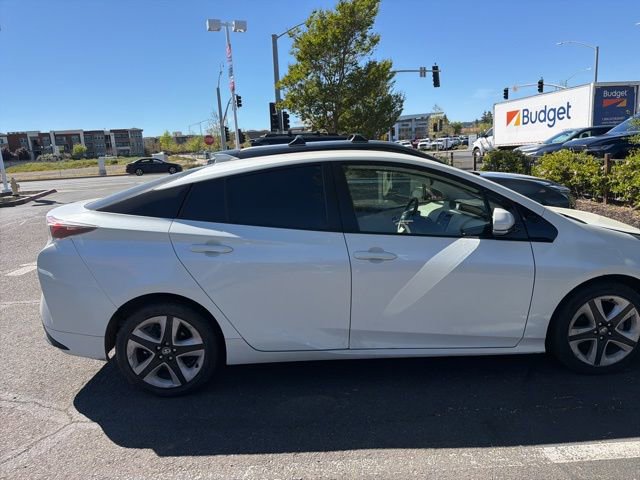 Used 2016 Toyota Prius Three Touring w/ Preferred Accessory Package image 5